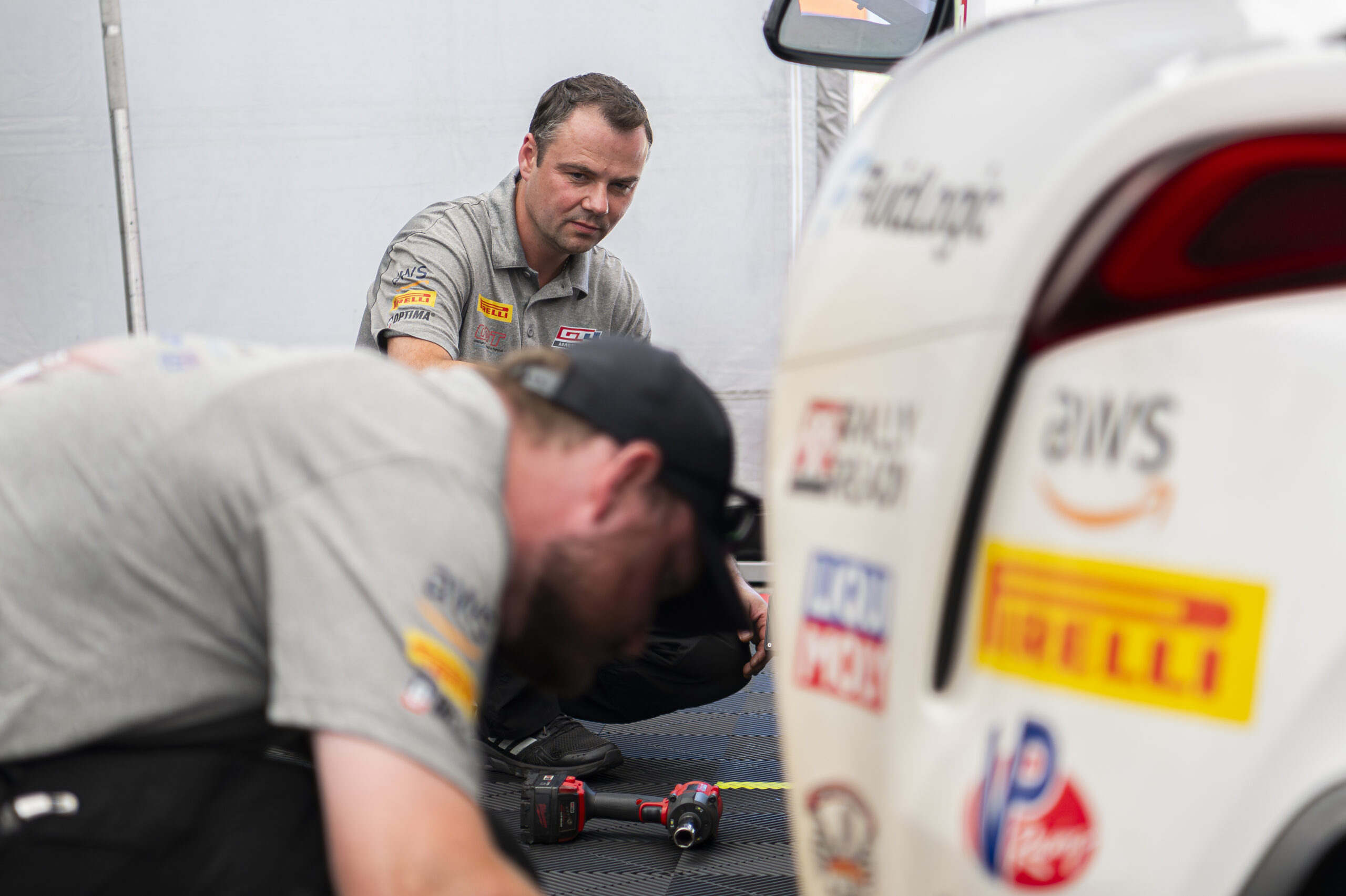 Chief Mechanic Arek Panek Supervising Setup Changes | Credit: Chris Green